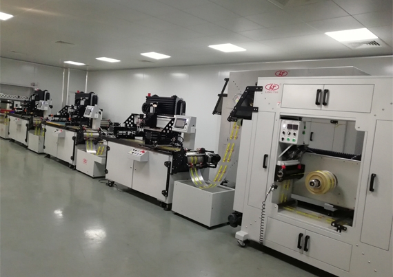 Automatischer Rolle-zu-Rolle-Siebdrucker zum Drucken verschiedener Etiketten und Aufkleber