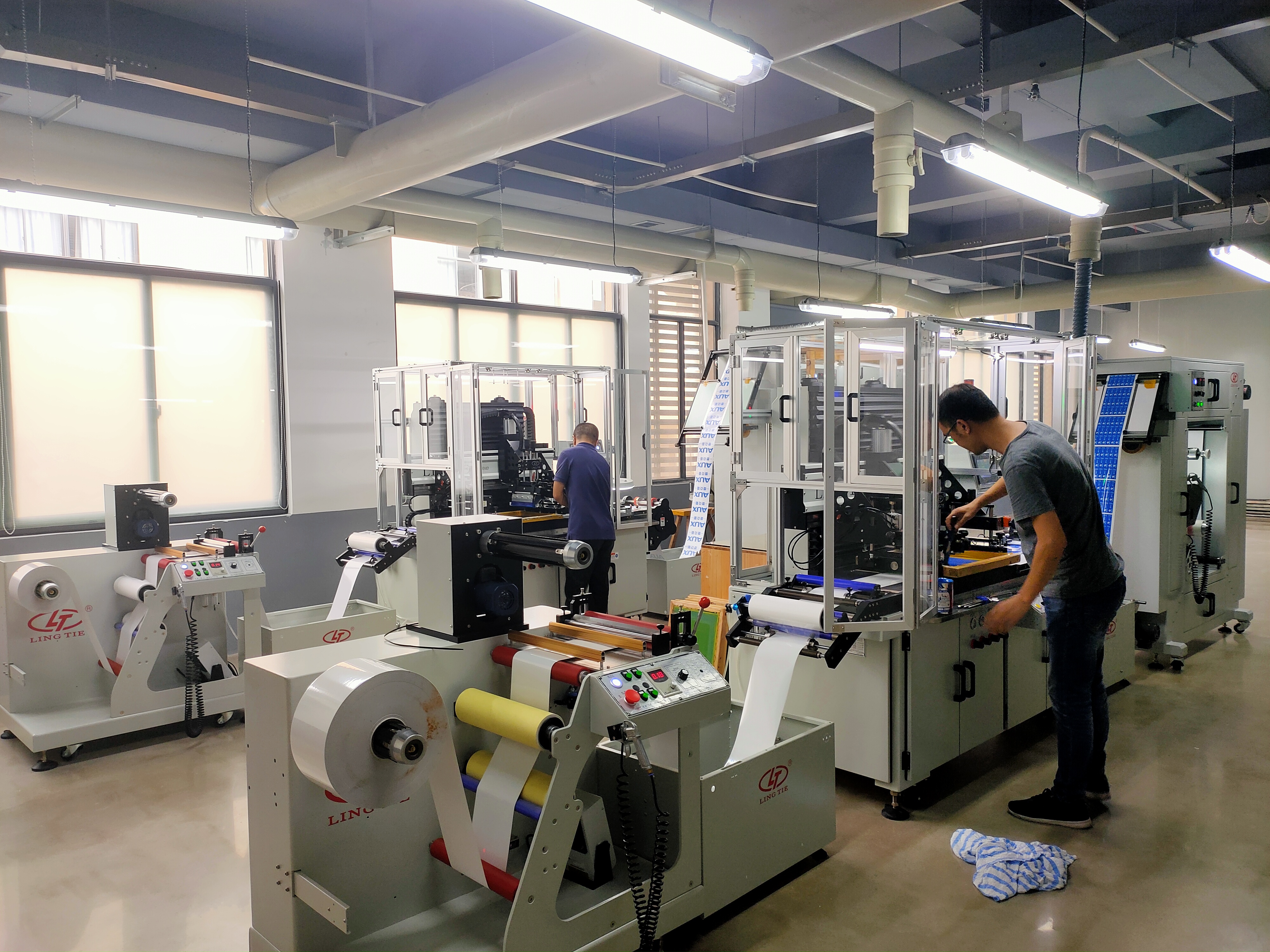 Lingtie Rolle-zu-Rolle-Siebdruckmaschine 3 Jahre Service für den Kunden